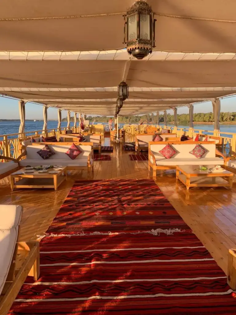 Unsere großzügige Dahabeya im gemütlichen Stil nur für unsere Gruppe